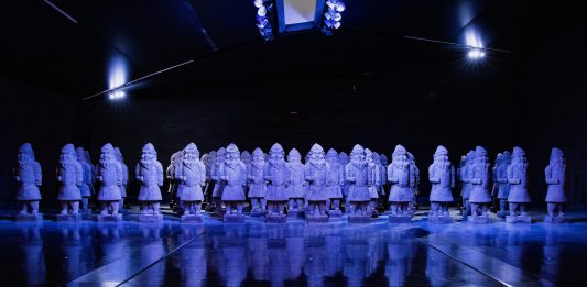 Estinguersi con ironia: il progetto di Max Papeschi fa tappa all’aeroporto di Malpensa Max Papeschi, Extinction Chapter one, veduta dell'installazione, Aeroporto Milano Malpensa