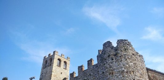 Surrealismo al Castello di Desenzano del Garda: in mostra 60 opere