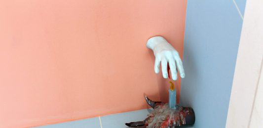 Alla Fondazione Merz di Torino una mostra riflette sul senso del Sacro nella contemporaneità