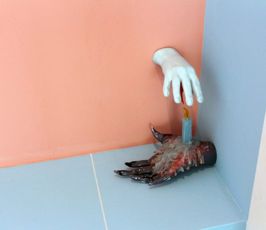 Alla Fondazione Merz di Torino una mostra riflette sul senso del Sacro nella contemporaneità