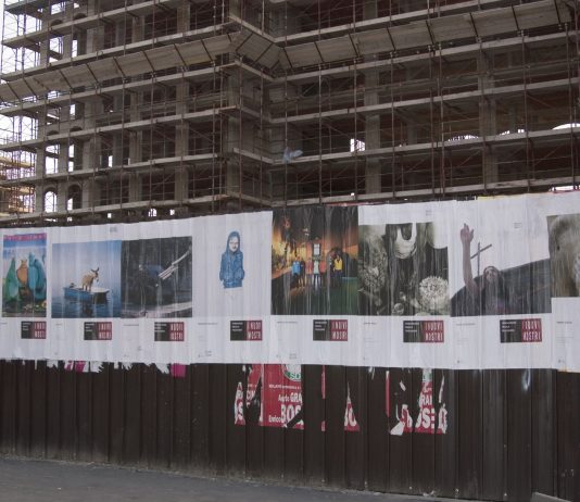 Italia 70: Fondazione Trussardi porta decine di artisti per le strade di Milano I Nuovi Mostri - Fondazione Nicola Trussardi, ph. Marco De Scalzi, 2004