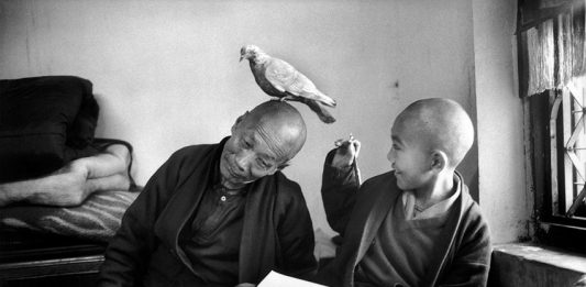 Martine Franck. Regarder les autres dal 9 marzo al 2 giugno nelle sale delle Cantine del Forte di Bard