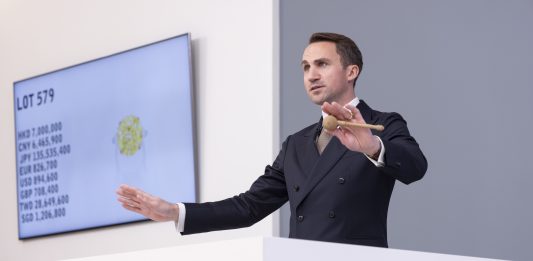 Hong Kong, da Phillips trionfano i diamanti colorati e i gioielli vintage phillips