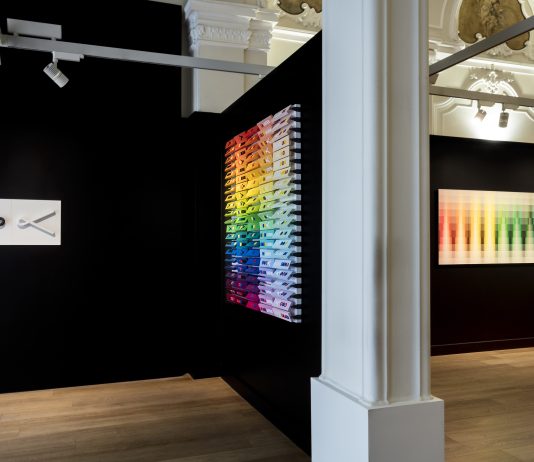 «ID è il giallo, LA è il rosso, ÈN è il blu»: la Cromofonetica di David Reimondo è in mostra a Torino