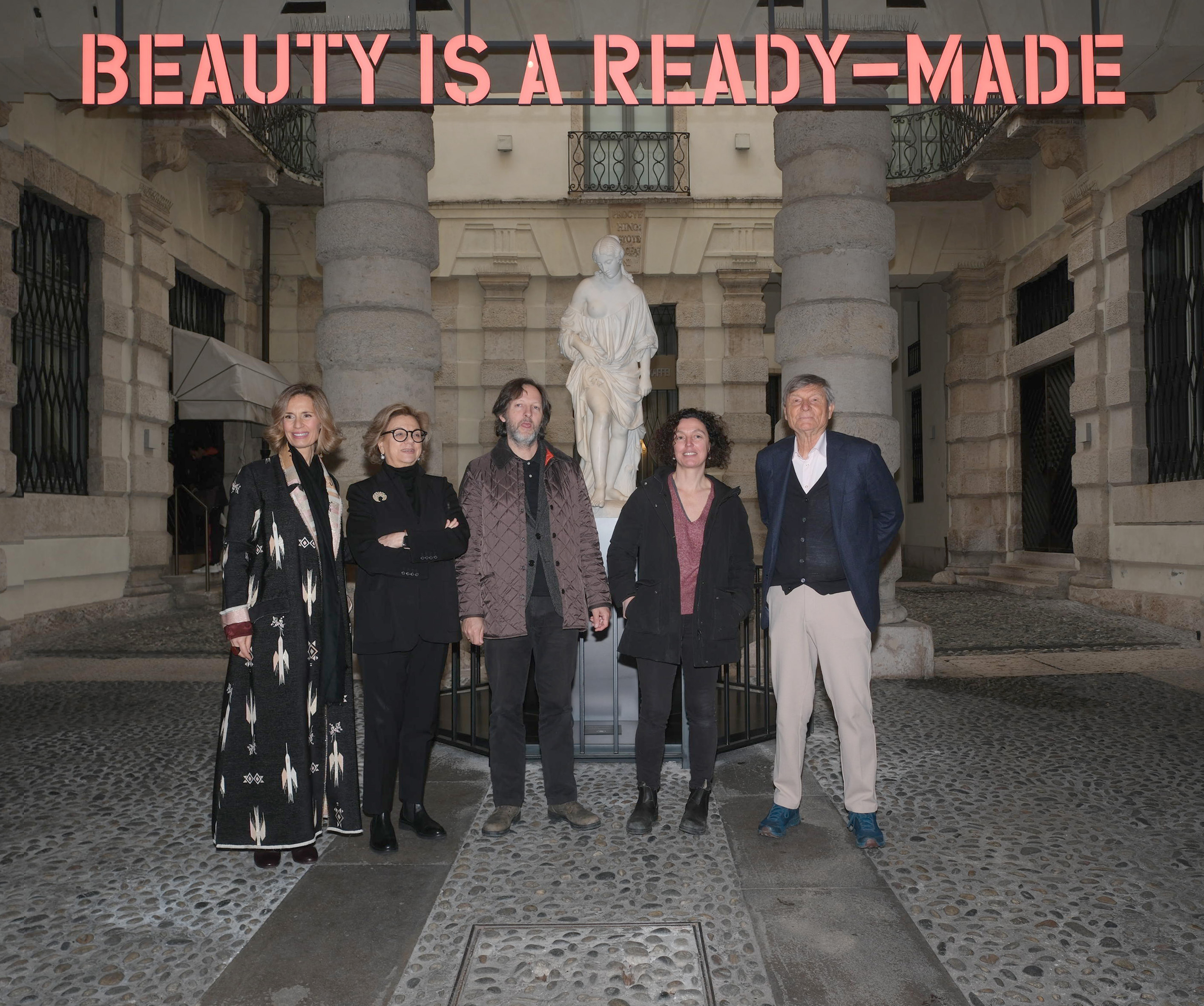 Da sinistra: Vanessa Carlon, Gabriella Belli, James Thornhill e Fulvia Carnevale (Claire Fontaine), Luigi Carlon, fondatore della Casa Museo Palazzo Maffei. Ph.: Ennevifoto