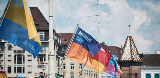 Il mercato dell’arte in numeri. Il nuovo report di Art Basel e UBS Art Basel bus report