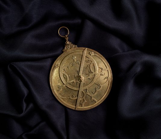 Seguire le stelle: un astrolabio del XV secolo sarà battuto all’asta da Bonhams astrolabio