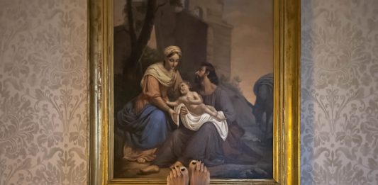 Istrionico, profondo, dissacrante: Juergen Teller alla Triennale di Milano