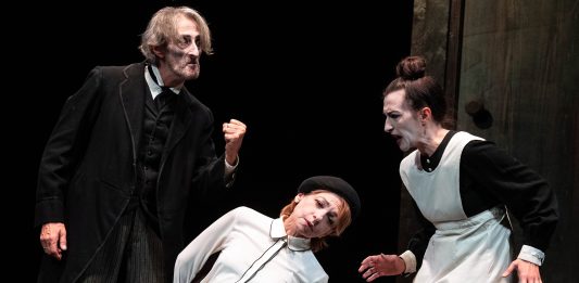 Ionesco, la folle lezione del potere: lo spettacolo al Teatro Basilica di Roma