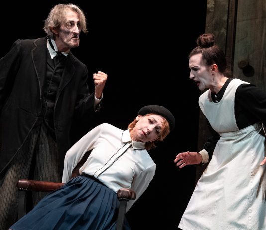 Ionesco, la folle lezione del potere: lo spettacolo al Teatro Basilica di Roma