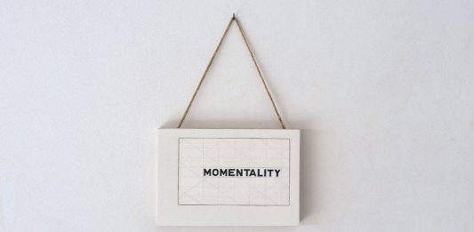 Momenti di una scultura effimera: Paul Wallach in mostra da Lia Rumma, Napoli Paul Wallach, Momentality, veduta della mostra, Galleria Lia Rumma, Napoli, 2024