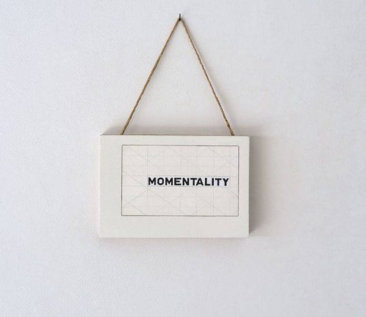 Momenti di una scultura effimera: Paul Wallach in mostra da Lia Rumma, Napoli Paul Wallach, Momentality, veduta della mostra, Galleria Lia Rumma, Napoli, 2024