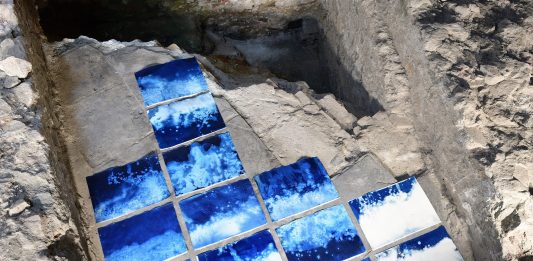 Connexxion, a Savona un progetto diffuso tra arte, memoria e identità Roberto Ghezzi, veduta della mostra Frammenti. Atti di conservazione per un futuro di libertà per CONNEXXION 2023, Civico Museo Archeologico, Savona, 2023-24. Ph. Michele Alberto Sereni