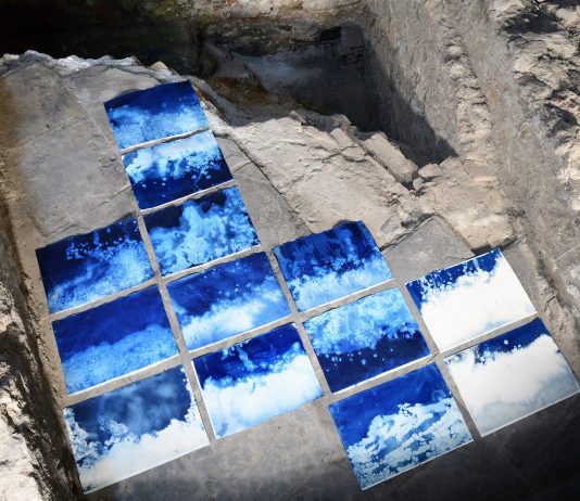 Connexxion, a Savona un progetto diffuso tra arte, memoria e identità Roberto Ghezzi, veduta della mostra Frammenti. Atti di conservazione per un futuro di libertà per CONNEXXION 2023, Civico Museo Archeologico, Savona, 2023-24. Ph. Michele Alberto Sereni