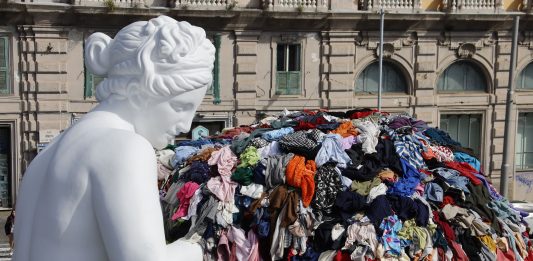 Dopo il rogo la Venere di Pistoletto ritorna a Piazza Municipio a Napoli, uguale ma diversa venere pistoletto ritorna napoli