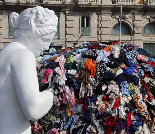 Dopo il rogo la Venere di Pistoletto ritorna a Piazza Municipio a Napoli, uguale ma diversa venere pistoletto ritorna napoli