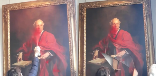 Un’attivista di Palestine Action ha distrutto il ritratto di un ex primo ministro inglese