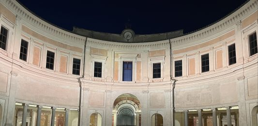 Stefano Cagol, riflessioni su arte e natura nel cortile di Villa Giulia Stefano Cagol, The Bouvet Island, ETRU Museo Nazionale Etrusco di Villa Giulia e Villa Poniatowski, Roma, 2024