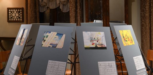 Biennale e dintorni, cosa vedere a Venezia #1: da San Marco a Dorsoduro Ilya ed Emilia Kabakov, Concert for a fly, 1986 - Immagine della mostra Ilya and Emilia Kabakov ‘Between Heaven and Earth’. A tribute to Ilya Kabakov, Fondazione Querini Stampalia, Venezia, 2024 - Ph. Michele Sereni - Courtesy Ilya and Emilia Kabakov Art Foundation e Fondazione Querini Stampalia