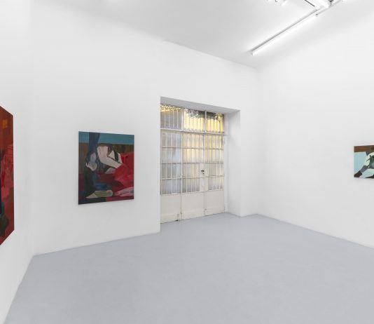Dialoghi e connessioni pittoriche nella doppia mostra da Renata Fabbri, a Milano