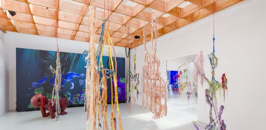 Biennale di Venezia 2024: cinque padiglioni da non perdere ai Giardini. Più uno