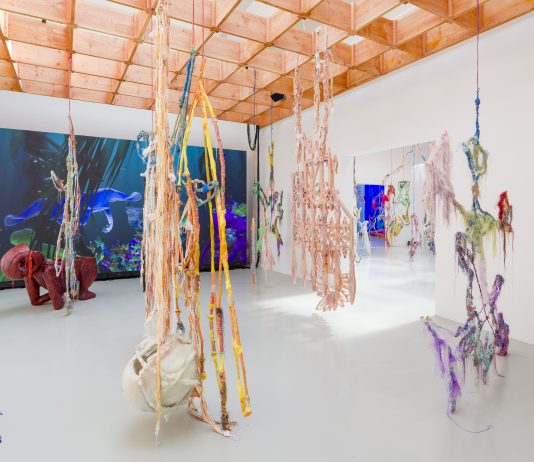 Biennale di Venezia 2024: cinque padiglioni da non perdere ai Giardini. Più uno