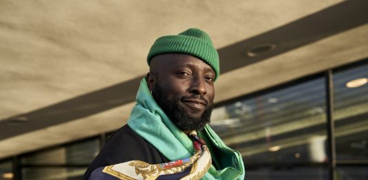 Chi è Bonaventure Ndikung, curatore della Bienal de São Paulo 2025