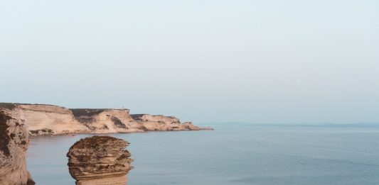 Biennale di Bonifacio 2024, l’arte contemporanea arriva in Corsica