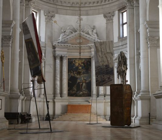Gli Arcangeli di Berlinde de Bruyckere arrivano a Venezia ‘Berlinde De Bruyckere. City of Refuge III’, Abbazia di San Giorgio Maggiore, Venice, 20 April – 24 November 2024. Collateral Event of the 60th International Art Exhibition – La Biennale di Venezia © Berlinde De Bruyckere. Courtesy the artist and Hauser & Wirth. Photo: Mirjam Devriendt