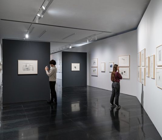 Le fantasie nere di Jannis Kounellis. Firenze omaggia il disegno del maestro dell’Arte Povera