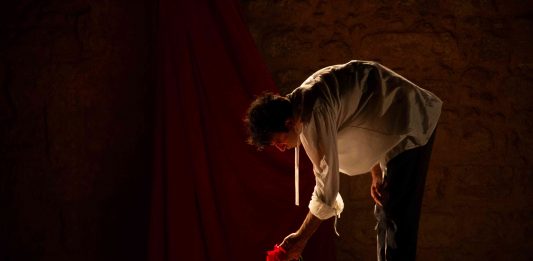 Caravaggio di chiaro e di oscuro: lo spettacolo teatrale dedicato all’artista errante