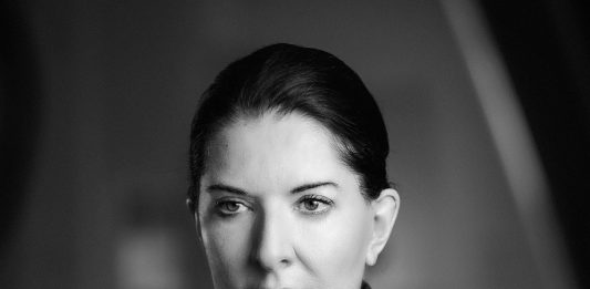 A Verona, Nicolas Ballario racconta Marina Abramovic, tra parole e musica