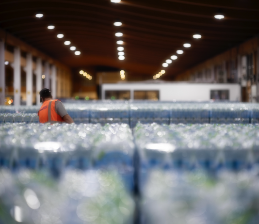 Dalla sorgente all’arte: il viaggio di Acqua Sant’Anna in mostra a Milano