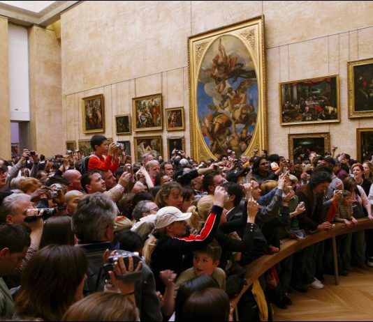 Spostare o non spostare la Gioconda? Il dilemma del Louvre