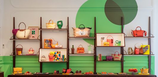 Longhcamp riapre lo store di via della Spiga a Milano e parte con un progetto artistico