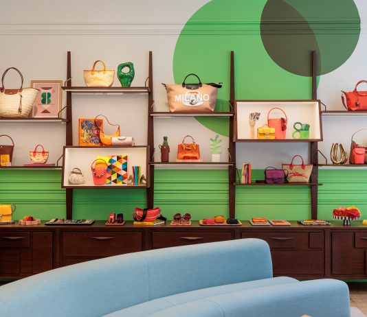 Longhcamp riapre lo store di via della Spiga a Milano e parte con un progetto artistico