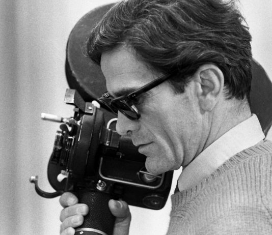 Pasolini in chiaroscuro, tra cinema e arte: la mostra al Musée National di Monaco Angelo Novi Pier Paolo Pasolini sur le tournage de Théorème, 1968 Cineteca di Bologna / Fondo Angelo Novi