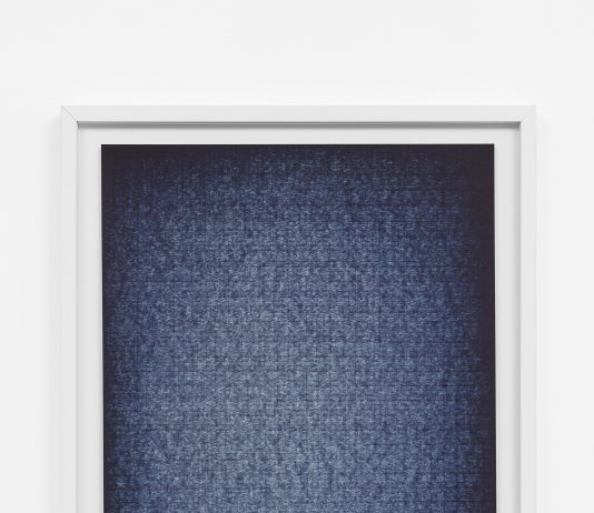 Contemporanea Gallery Weekend, cosa vedere a Roma #1: da Flaminio a San Lorenzo Ignacio Uriarte, Roman Windows, 2024 (dettaglio) - 7 elementi - Pennarello indelebile su carta (55x300cm; 55x40cm ogni elemento) - Ph. Sebastiano Luciano - Curtesy l’artista e Galerie Rolando Anselmi