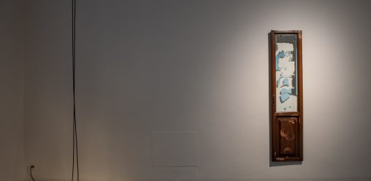 Monika Emmanuelle Kazi: personale e universale è la sua Mimesis of Domesticity