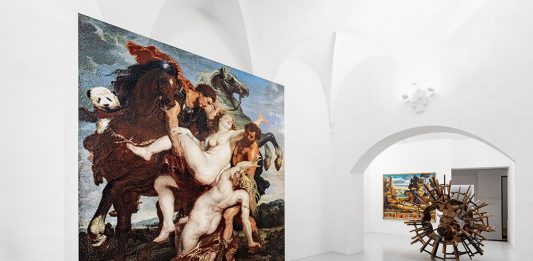 Ai Weiwei, abbracciare l’ambiguità: l’artista cinese torna dopo 12 anni alla Continua di San Gimignano Ai Weiwei, Neither Nor, veduta della mostra, Galleria Continua San Gimignano, 2024. Photo: Ela Bialkowska, OKNO Studio