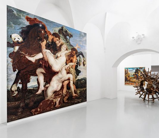 Ai Weiwei, abbracciare l’ambiguità: l’artista cinese torna dopo 12 anni alla Continua di San Gimignano Ai Weiwei, Neither Nor, veduta della mostra, Galleria Continua San Gimignano, 2024. Photo: Ela Bialkowska, OKNO Studio