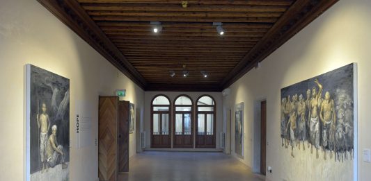 La più grande retrospettiva di Cen Long è in mostra a Venezia