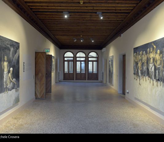 La più grande retrospettiva di Cen Long è in mostra a Venezia