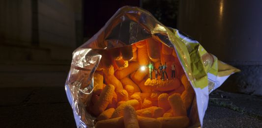 Una lente di ingrandimento sulla Fabbrica del Vapore: la curiosa mostra Small Is Beautiful arriva a Milano