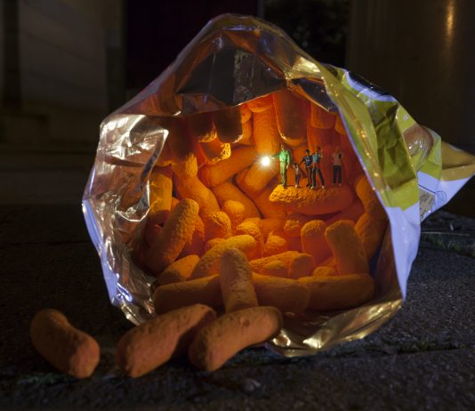 Una lente di ingrandimento sulla Fabbrica del Vapore: la curiosa mostra Small Is Beautiful arriva a Milano