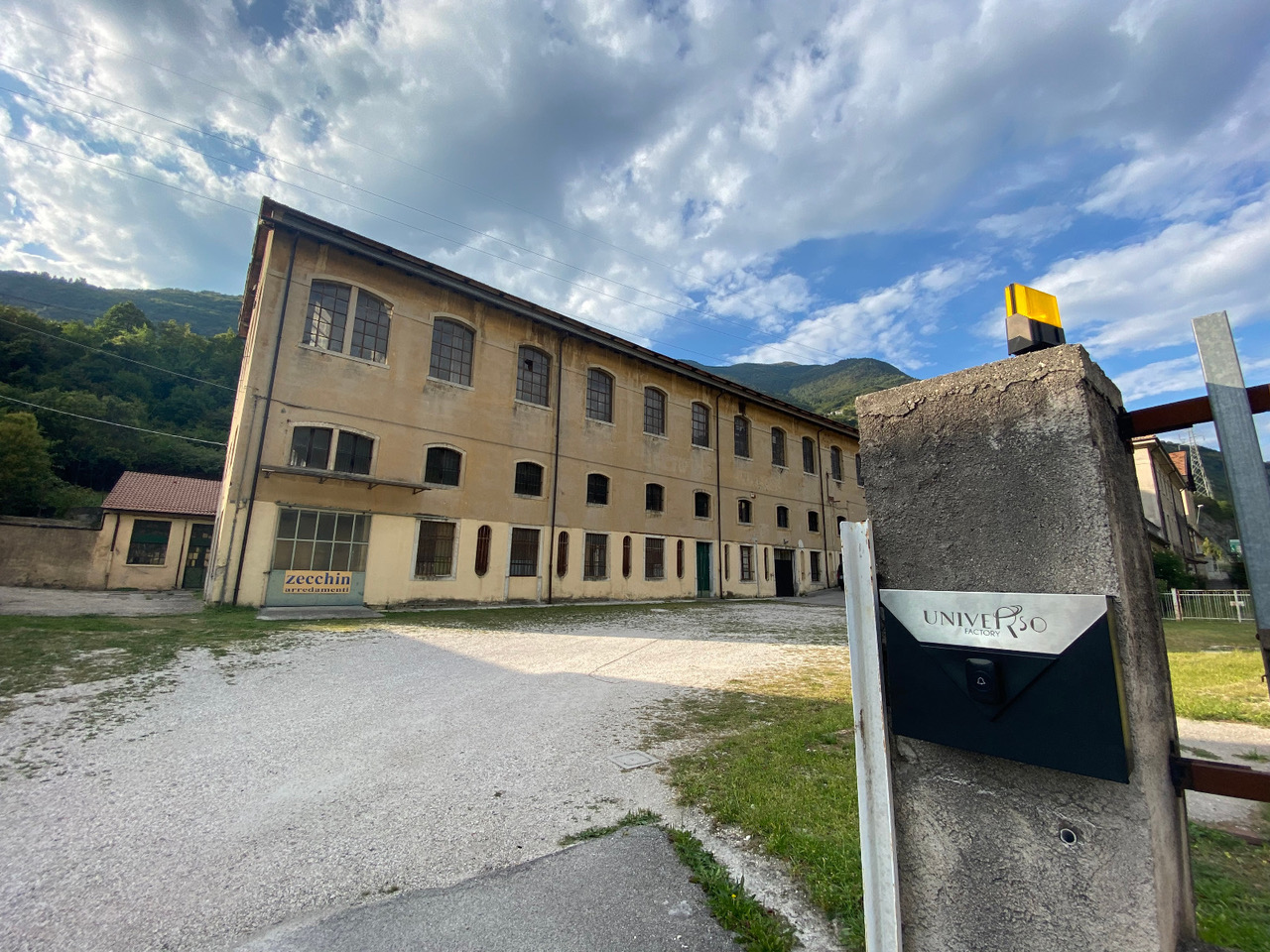 Veduta dell’esterno di Universo Factory, Via Savassa Bassa 4, Vittorio Veneto