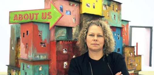 “About Us. Tracey Snelling for The Human Safety Net” fino al 28 aprile 2025 alle Procuratie Vecchie in Piazza San Marco a Venezia