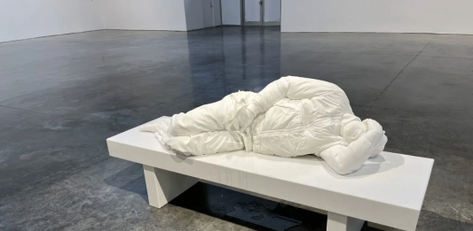 Maurizio Cattelan va a New York, per la sua prima mostra personale da Gagosian