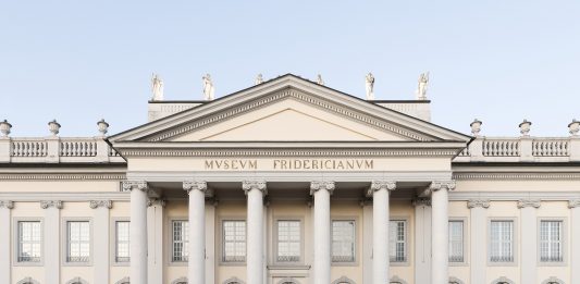 Documenta 2027: il futuro direttore non dovrà sottoscrivere un codice di condotta