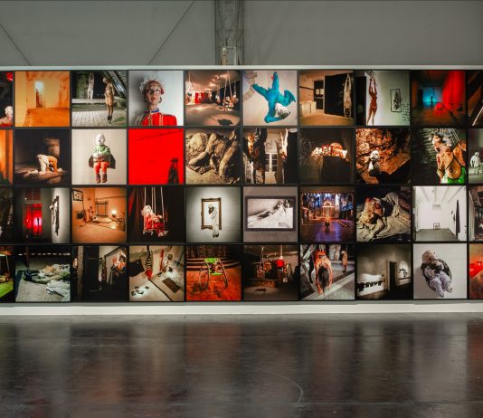 L’arte perturbante di Andrea Cusumano, in mostra al Nitsch Museum di Mistelbach Andrea Cusumano, Raumdramaturgie, veduta della mostra, nitsch museum, 2024